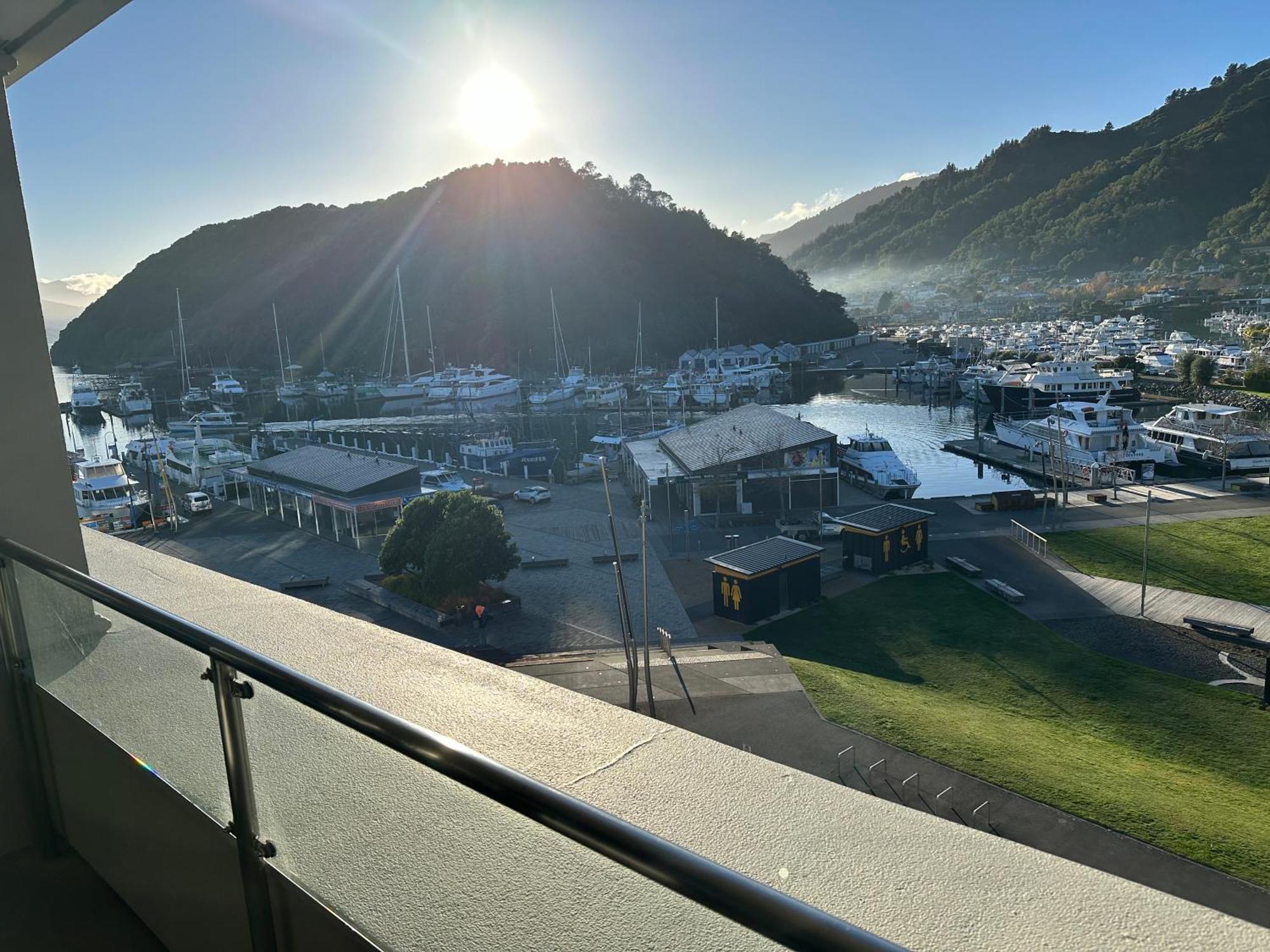Picton Waterfront Apartments Екстер'єр фото