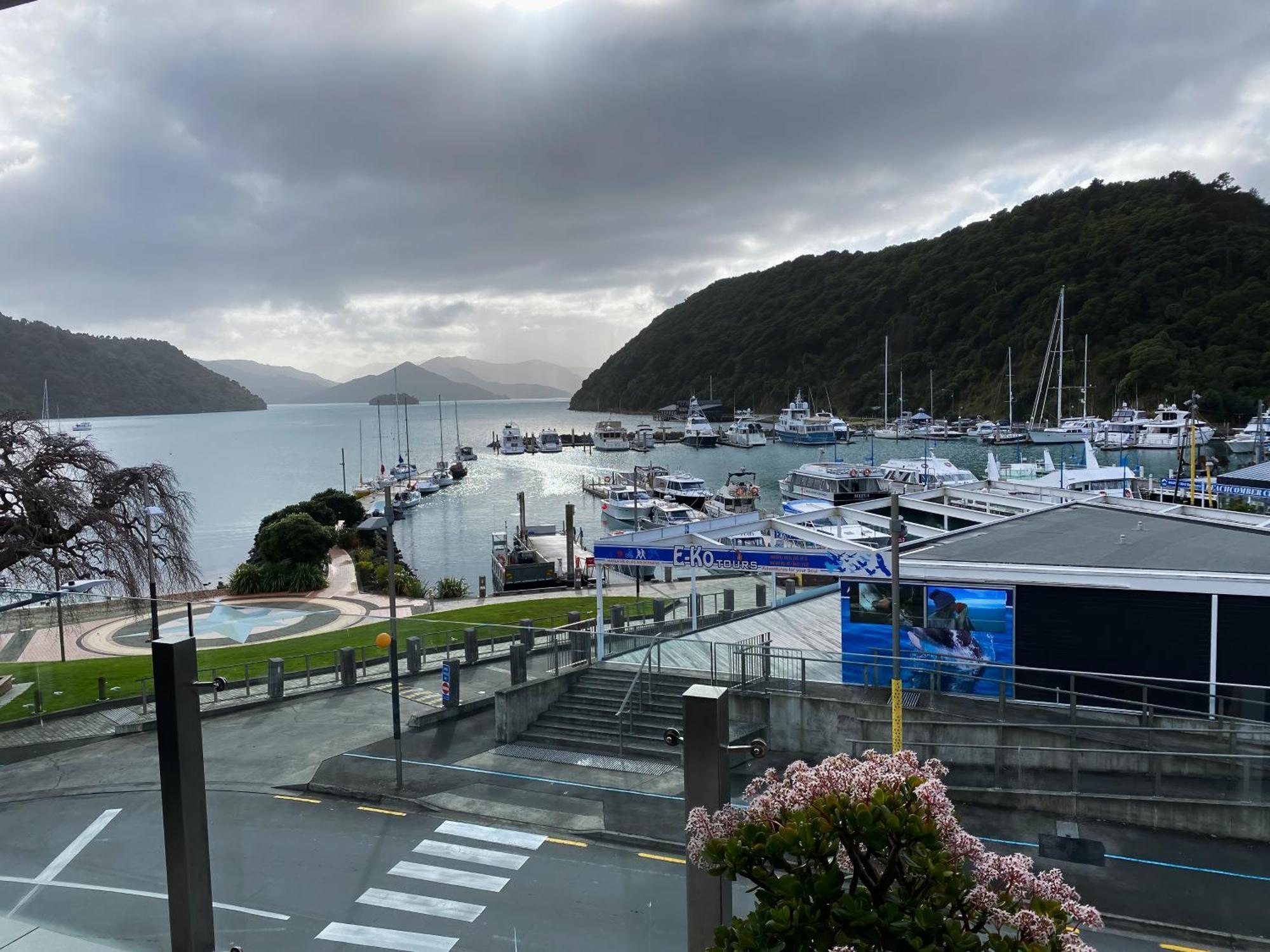 Picton Waterfront Apartments Екстер'єр фото
