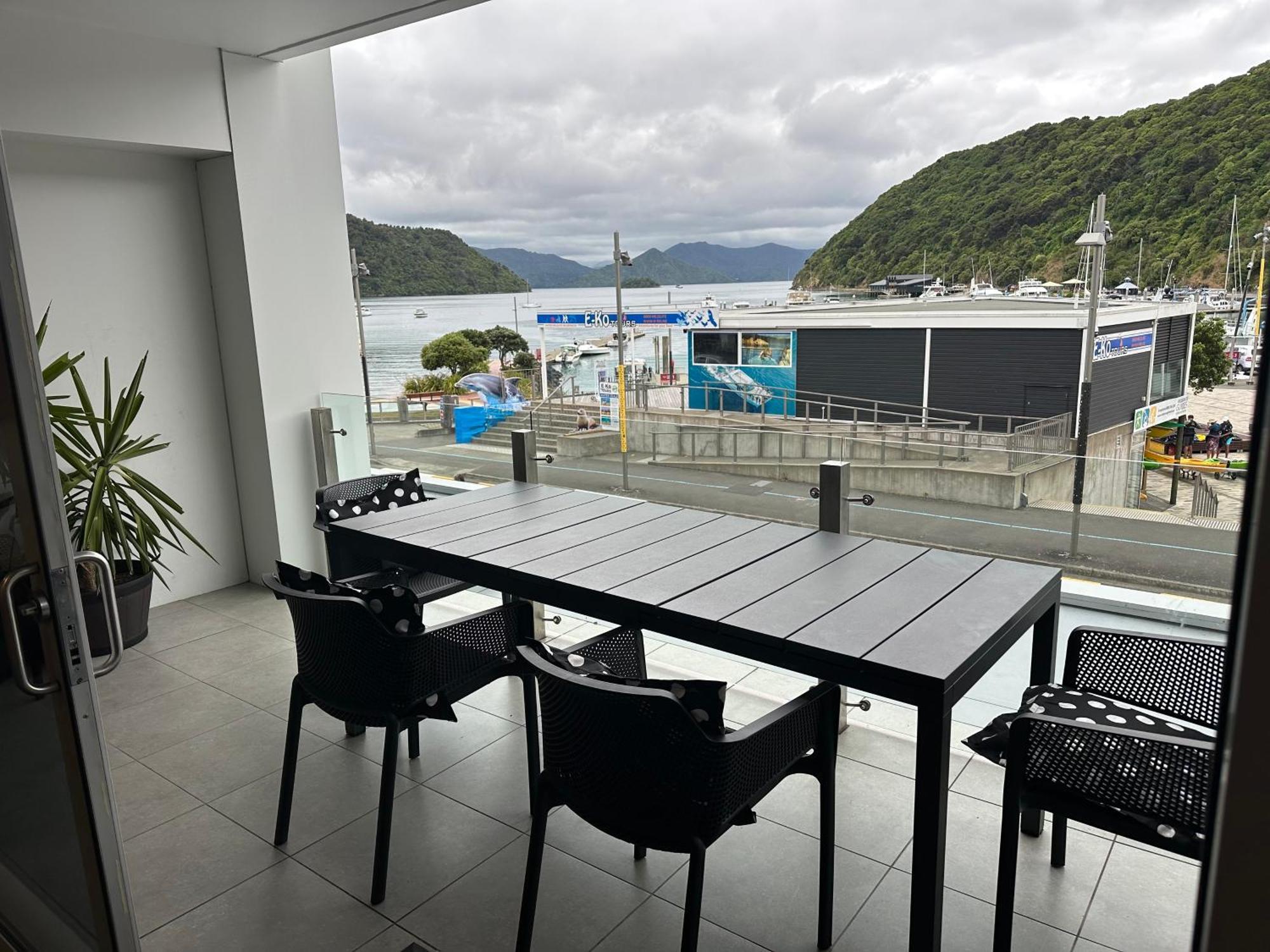 Picton Waterfront Apartments Екстер'єр фото